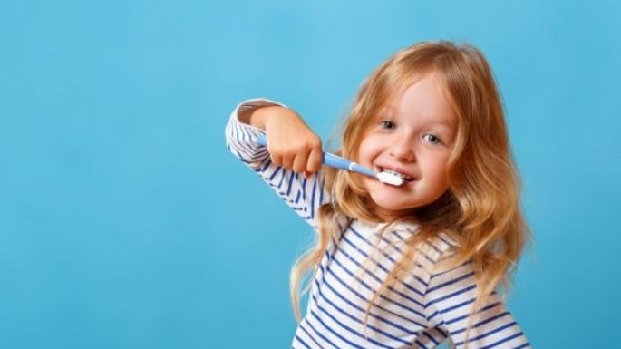 ¿Cuánto tiempo te cepillas los dientes? Descubre si haces bien este hábito