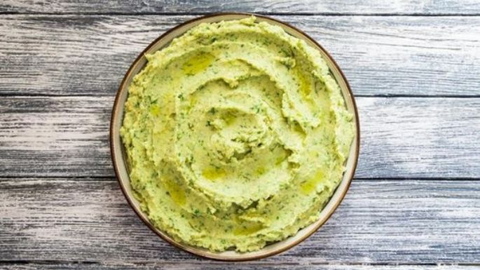 ¡Perfecto para el desayuno! Así es como puedes hacer un cremoso hummus de aguacate