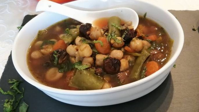 Menú vegetariano: prueba esta sopa de haba y garbanzo fácil y nutritiva para tu comida