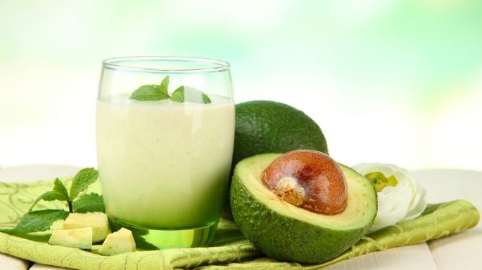 ¡El agua de aguacate existe! Y así es cómo se prepara; sigue el paso al paso