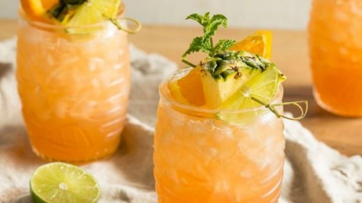 Un bebida muy tropical: Prepara una refrescante sangría con un toquecito de mango