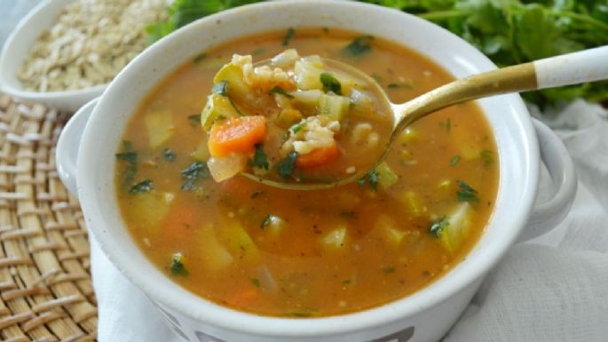Baja de peso y quema grasa con esta sopa de avena y verdura fácil de hacer
