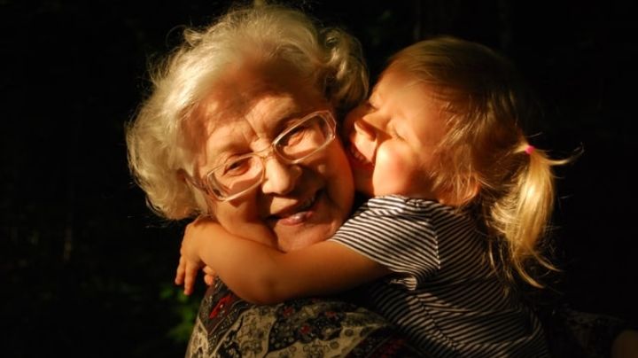 ¿Quieres niños felices? Esta es la razón por la que necesitan a sus abuelas para poder serlo