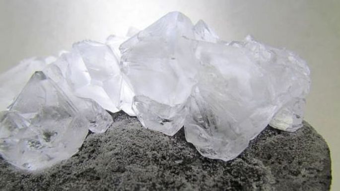 Piedra de alumbre: Descubre los beneficios y usos que le puedes dar a este mineral