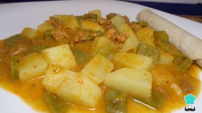 Papas con longaniza en salsa verde: Preparara esta receta rendidora y económica