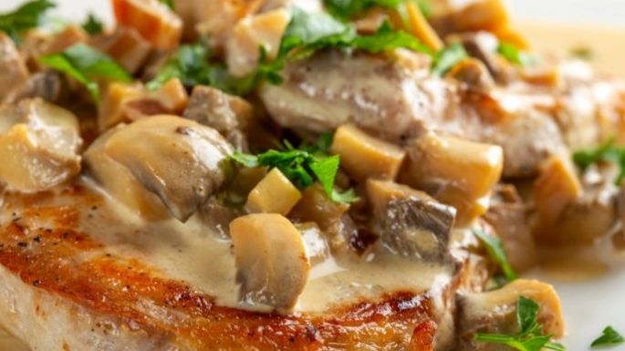 Bisteces de cerdo en salsa de champiñones: Una combinación perfecta para tu comida del día