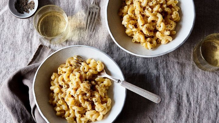 Para consentirte en casa: Prueba estos mac and cheese con salsa de parmesano y gruyere