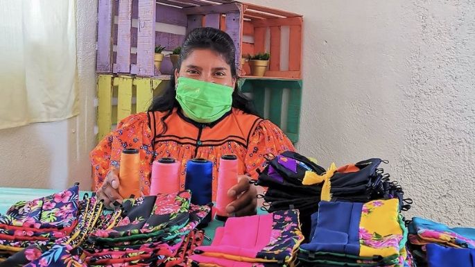 Cubrebocas artesanales y creativos hechos por manos de mujeres tarahumaras