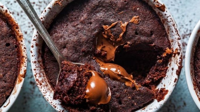 ¡Fácil y delicioso! Así es como puedes preparar un bizcocho de helado de chocolate