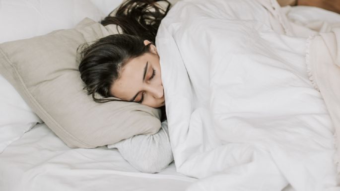 ¿No descansas mientras duermes? Podrías cometer estos errores que te hacen dormir mal