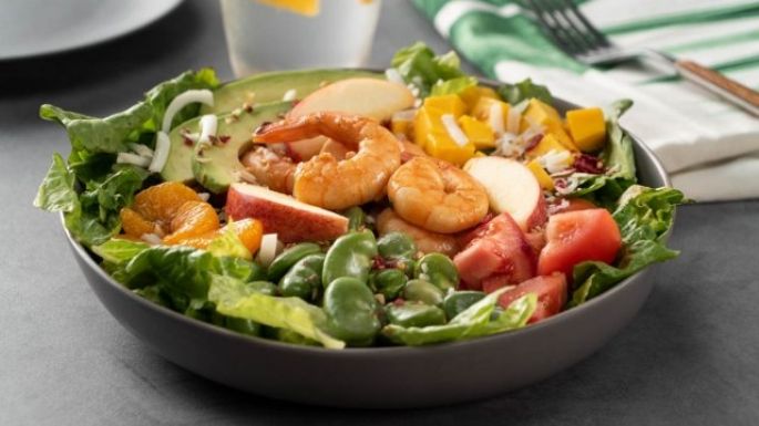 Ensalada cítrica con camarones: Un platillo refrescante lleno de sabor que cuida tu salud