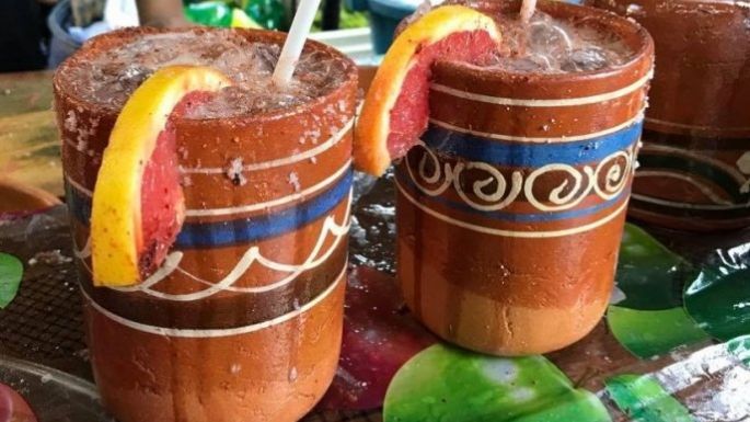 ¿Tienes calor? Relájate y disfruta de este cantarito de tequila con jugo de toronja