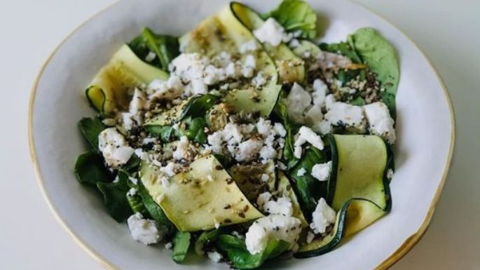 Algo nuevo para tu paladar: Aprende a hacer esta ensalada de calabaza y queso feta