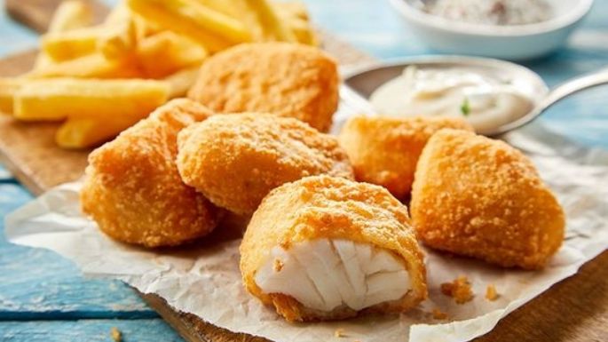 ¡A tus pequeños les encantarán! Así es como puedes hacer unos nuggets de pescado