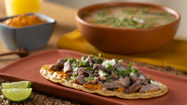 ¿Fan de los antojitos mexicanos? Este huarache con barbacoa se convertirá en tu favorito