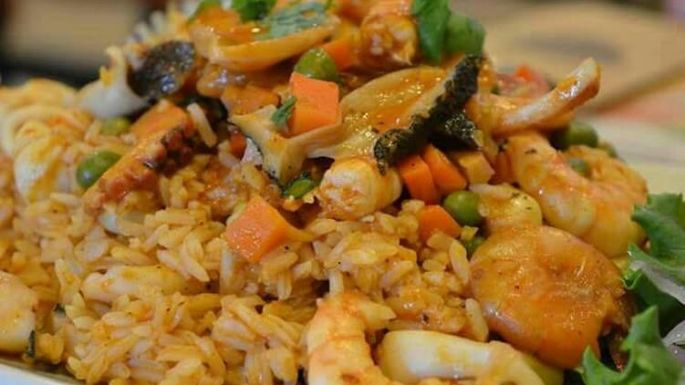 Rico y sustancioso: Así es este arroz con mariscos para acompañar tus comidas familiares