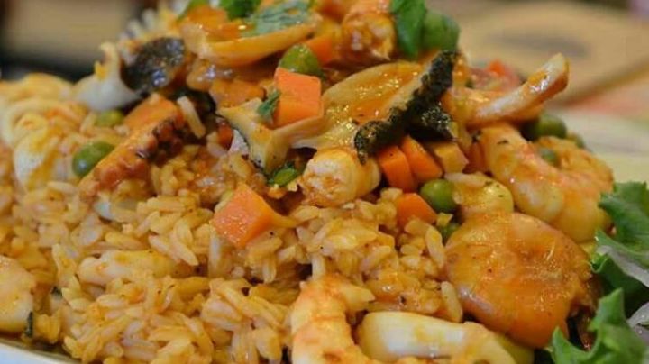 Rico y sustancioso: Así es este arroz con mariscos para acompañar tus comidas familiares