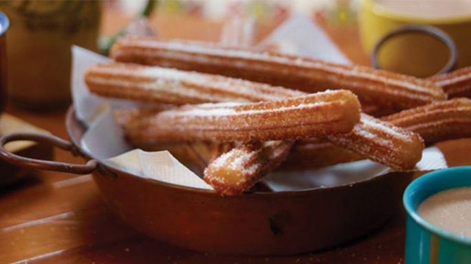 Aprende a preparar unos churros ligeros; un postre clásico de los mexicanos con un toque casero