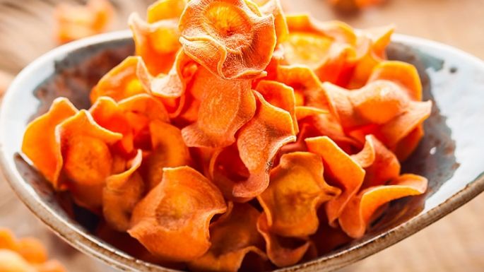 Chips de zanahoria: Anota esta receta en tu lista de alimentos saludables y muy veganos