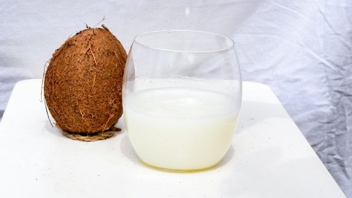 ¡Dale un giro a tu agua! Prepara esta imperdible bebida de coco, leche, mango y naranja