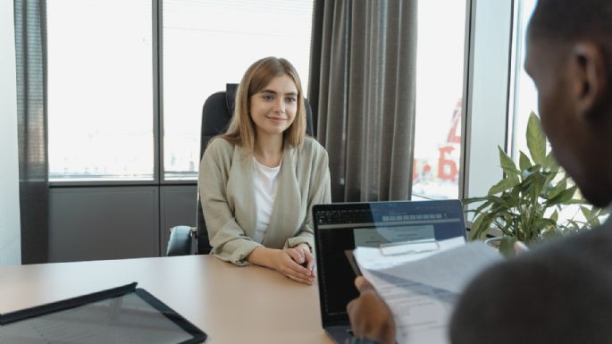 ¿Nerviosa por tu entrevista de trabajo? Descubre cómo triunfar en ella con estos tips