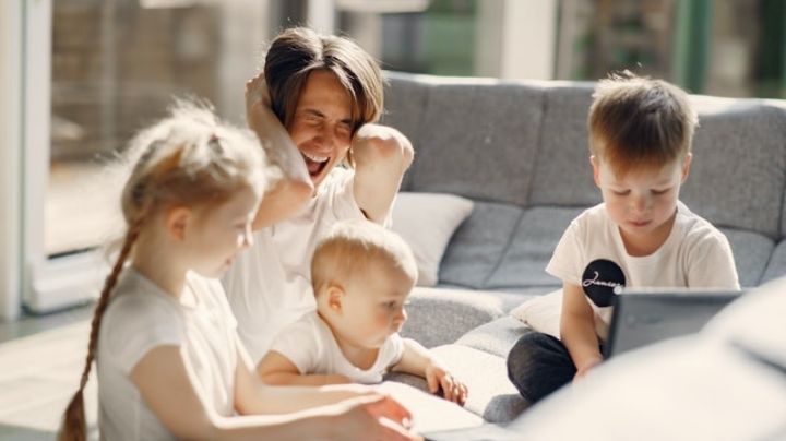 ¿Te sientes desesperada? Sigue estos consejos para padres abrumados por la cuarentena