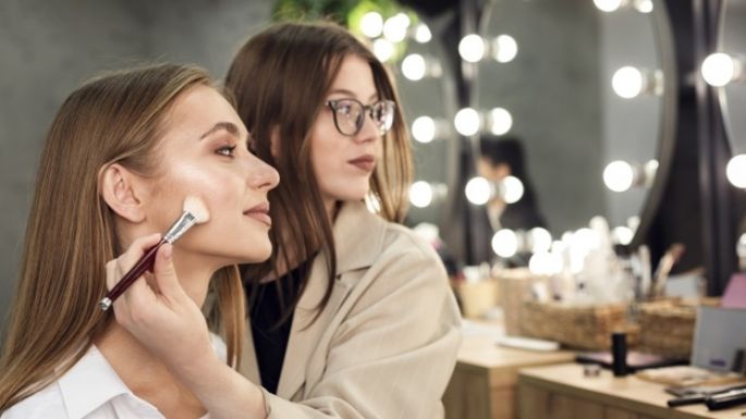 ¿'Strobing' y 'contouring'? Descubre en qué consiste cada una de estas técnicas de maquillaje