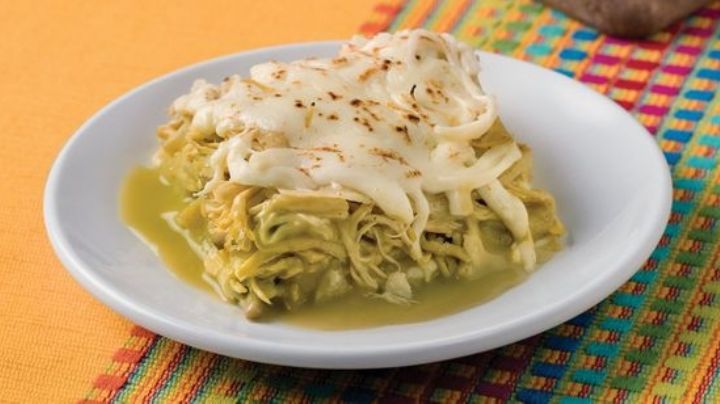 Algo variado para tu menú: Este delicioso pastel azteca con pollo te va a encantar