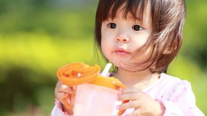 El vaso ideal: Descubre cual es la mejor opción para que u hijo inicie a tomar agua