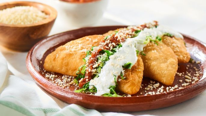 ¿Un antojito? Saborea estas quesadilla fritas rellenas de queso con eta receta