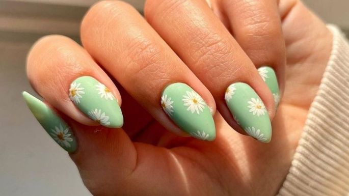 ¡Un tono muy en tendencia! Así es como puedes llevar tus uñas en color menta