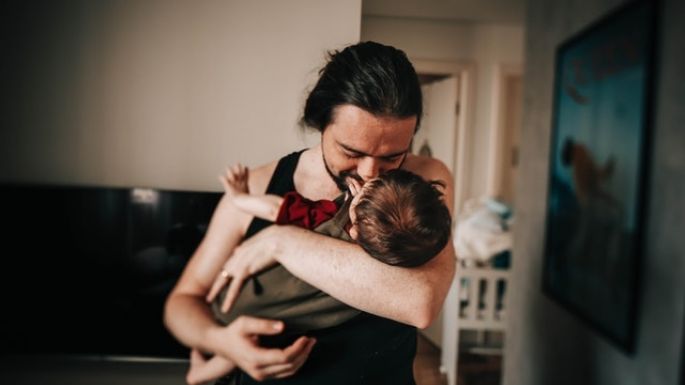 Papá y el desarrollo: Descubre la importancia de los abrazos de un padre en la vida de los hijos