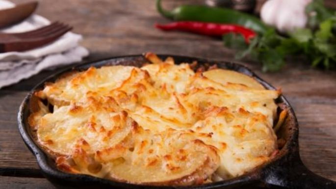 ¡Lo vas a amar! Prepara un delicioso gratín de papas con queso para tu comida del día