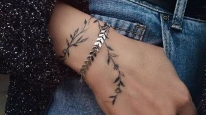 Decora tus manos al mejor estilo con estos lindos tatuajes para mujeres