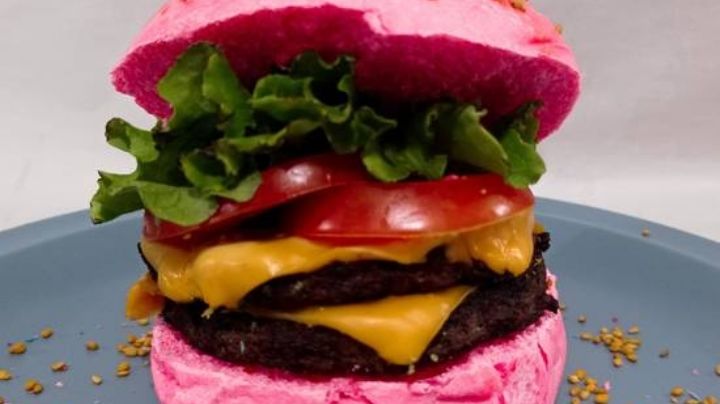 De la fantasía a la realidad: Prepara esta colorburger súper saludable para tus reuniones