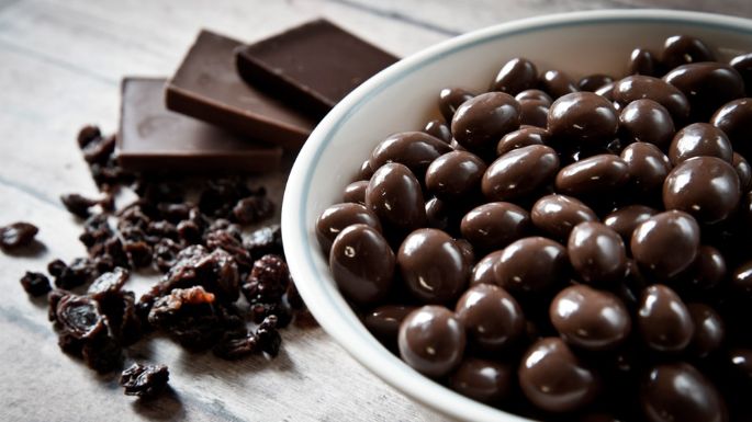 ¡Haz que tus hijos coman pasas! Aprende a prepararlas cubiertas de chocolate