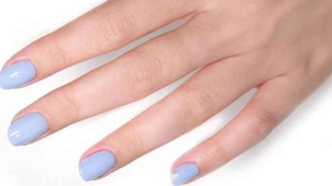 'Baby blue': Descubre por qué se ha convertido en el color predilecto para llevar en las uñas