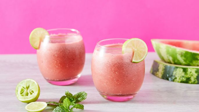 ¡Refréscate! Prepara tú misma esta deliciosa agua de sandía con chile piquín que amarás