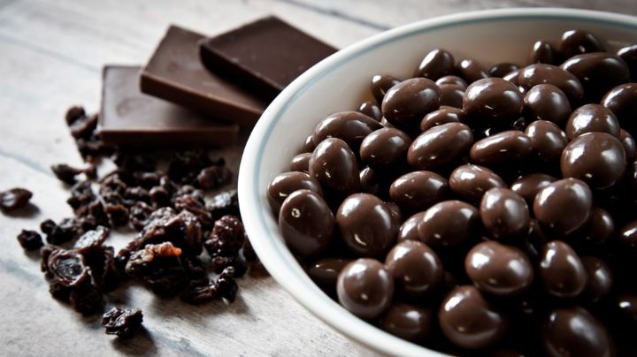 ¡Haz que tus hijos coman pasas! Aprende a prepararlas cubiertas de chocolate