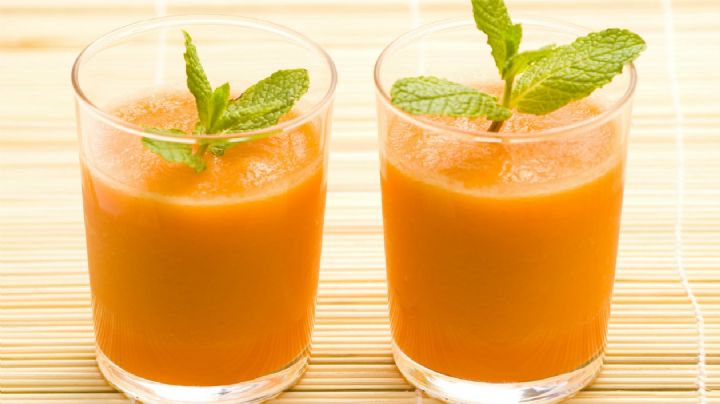 Dile adiós al vientre inflamado con este jugo de zanahoria y manzana súper fácil de preparar