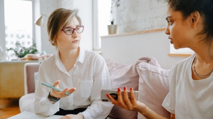 ¿Eres buena conversadora? Aquí encontrarás 4 hábitos que te pueden indicar si eres buena al hablar