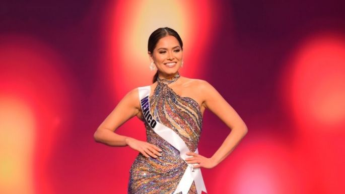 Una imagen de impacto: Andrea Meza deslumbra con su figura en un vestido rojo