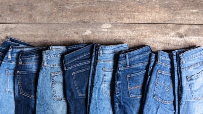 5 'outfits' que puedes usar con 'skinny jeans' si tienes 50 años o más