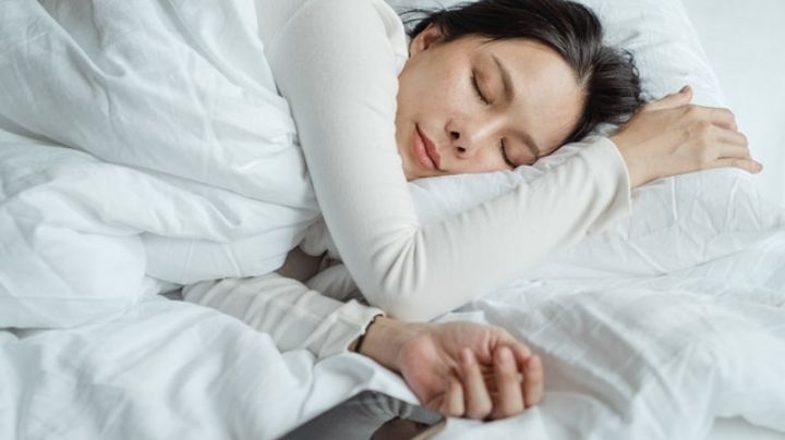 ¿Dónde pones las manos al dormir? Según su posición es la parte de tu cuerpo que necesita sanar