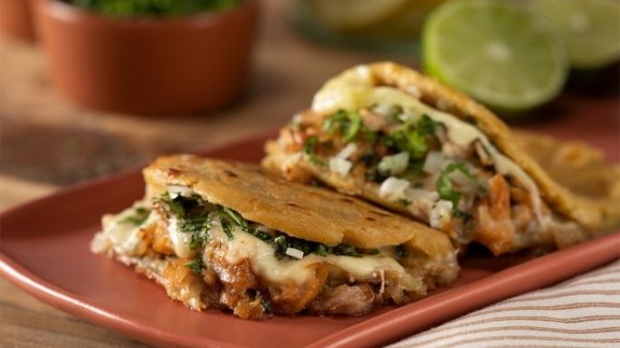 Gorditas de carnitas gratinadas: El sabor perfecto que te hará chuparte lo dedos