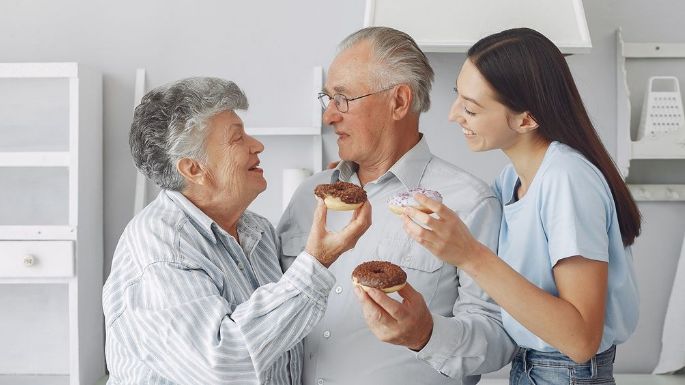 No dejes que se deprima: Haz feliz a los abuelos de familia con estos consejos