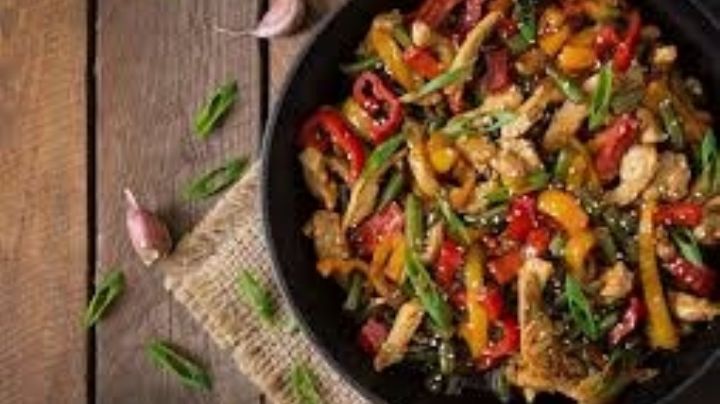 Delicioso, barato y saludable: Así es este fabuloso wok de pollo con verduras