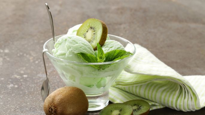 Este saludable helado de kiwi será la opción perfecta para disfrutar un rico postre