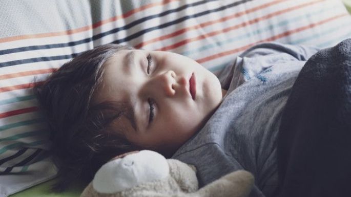 ¡Que no pasen de las 9! Estos son los beneficios de que tus hijos duerman temprano