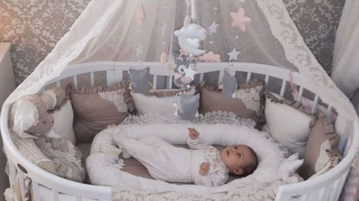 ¡No te dejes llevar por la publicidad! Los bebés no necesitan almohadas; conoce las razones